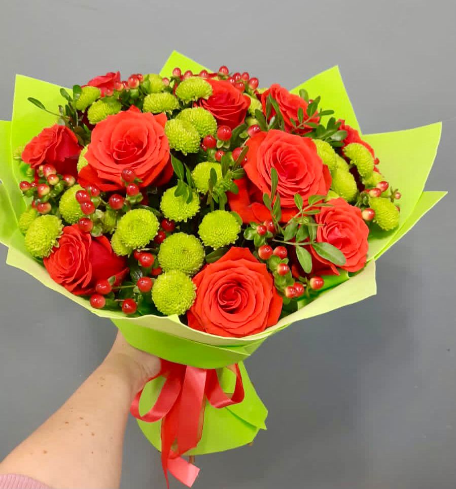 Букет цветов из: Хризантемы и Розы в Зеленогорском