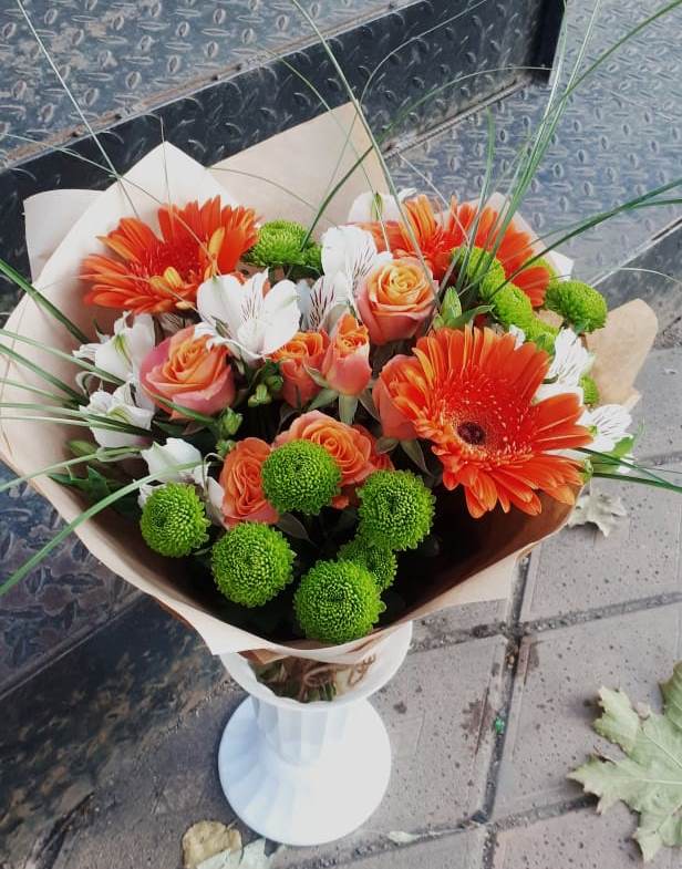 Букет цветов из: Герберы, Хризантемы, Альстромерии и Розы в Зеленогорском