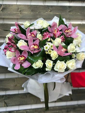 Букет цветов из: Розы и Хризантемы в Зеленогорском