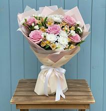 Букет цветов из:  Гвоздики, Орхидеи и Розы в Зеленогорском