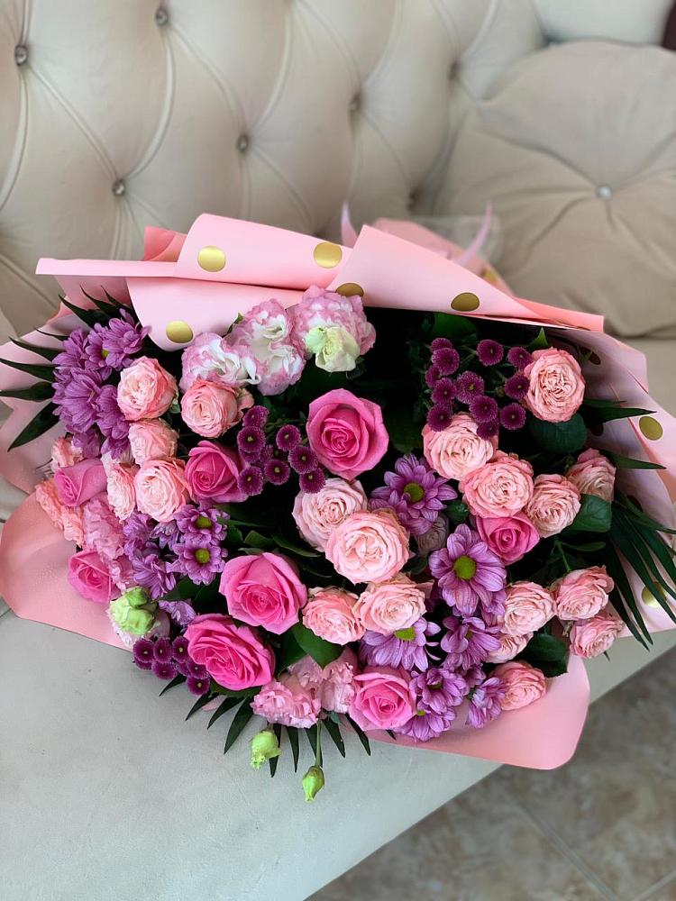 Букет цветов из: Хризантемы, Розы и Лизиантусы в Зеленогорском