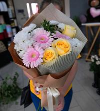 Букет цветов из:  Герберы, Розы и Хризантемы в Зеленогорском