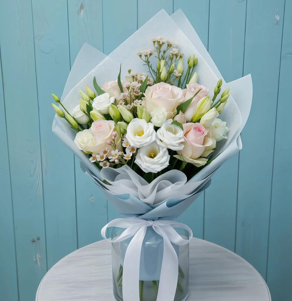 Букет цветов из: Розы и Лизиантусы в Зеленогорском