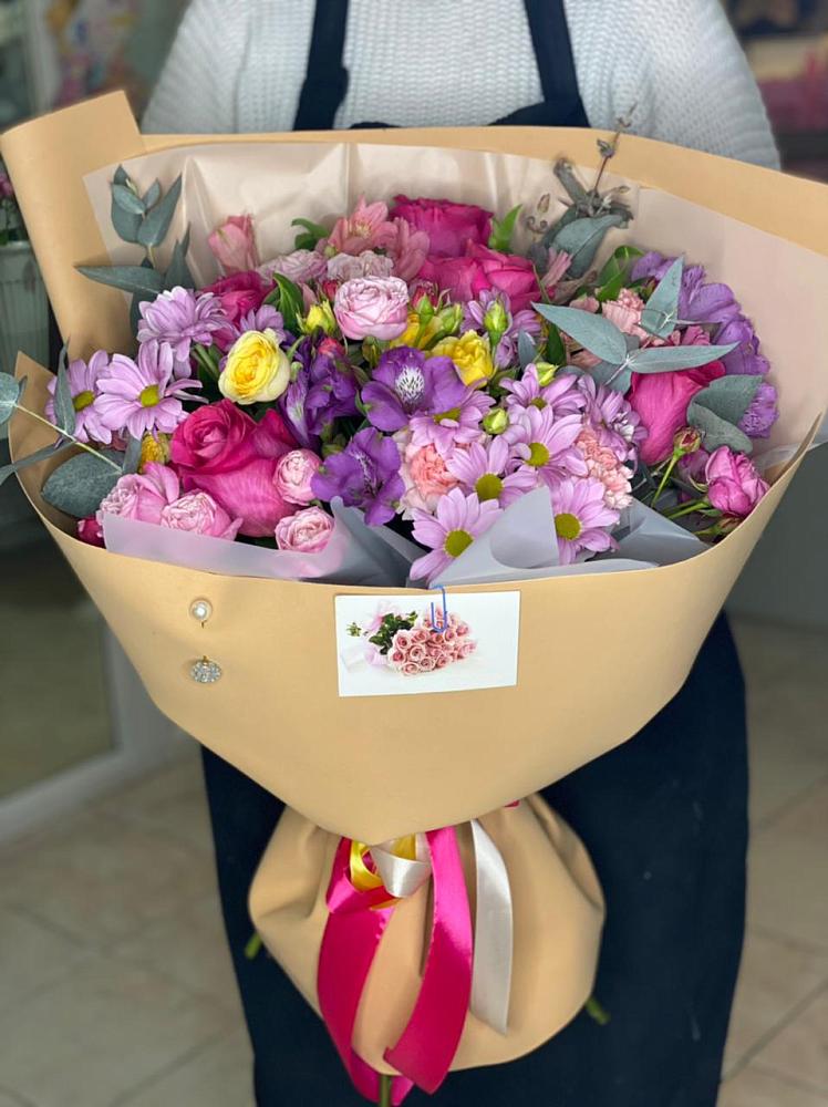 Букет цветов из: Хризантемы, Гвоздики и Альстромерии в Зеленогорском