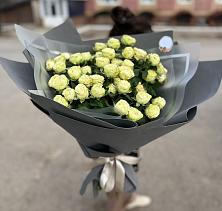 Букет Белые кустовые розы Солинеро в Зеленогорском