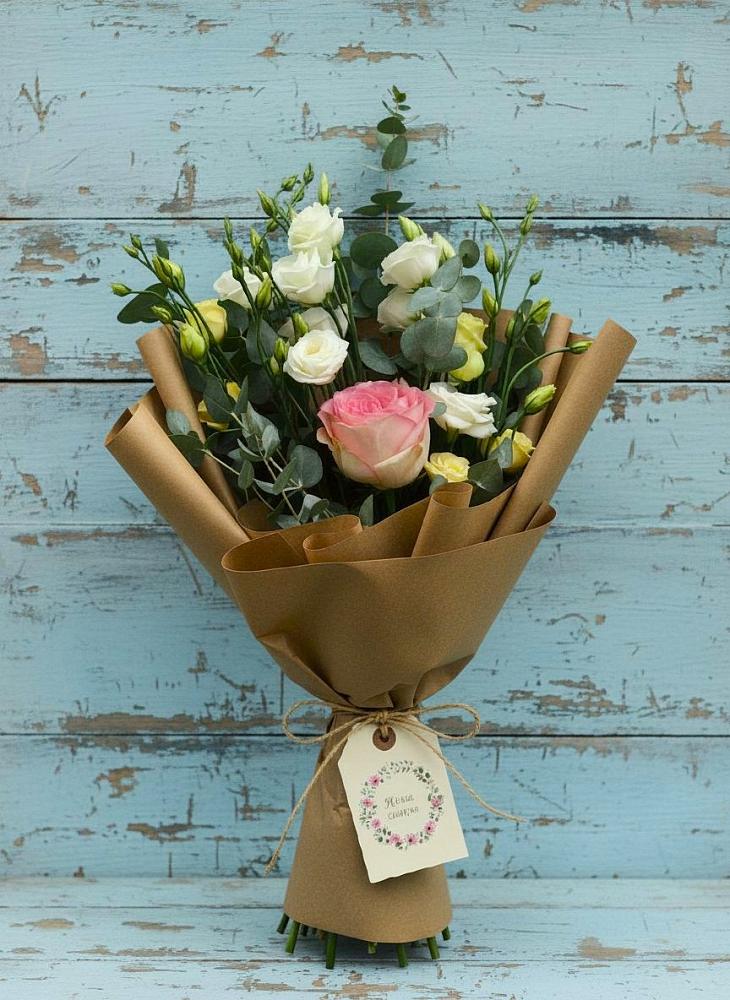 Букет цветов из: Розы и Лизиантусы в Зеленогорском