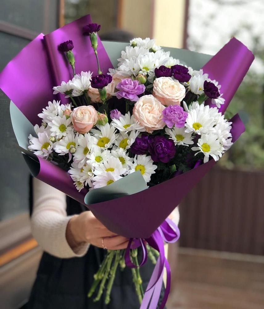 Букет цветов из: Хризантемы, Гвоздики и Розы в Зеленогорском