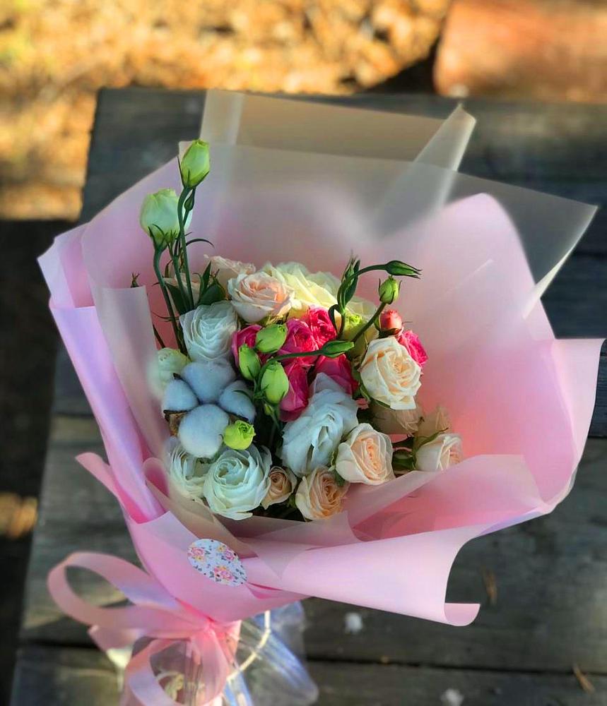 Букет цветов из: Розы и Лизиантусы в Зеленогорском