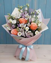 Букет цветов из:  Лизиантусы, Розы, Альстромерии и Гипсофила в Зеленогорском
