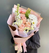 Букет цветов из:  Хризантемы и Розы в Зеленогорском