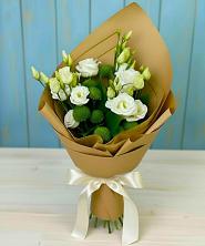 Букет цветов из:  Хризантемы и Лизиантусы в Зеленогорском