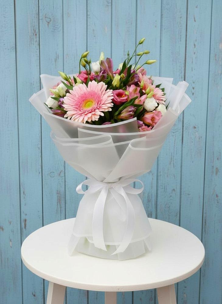 Букет цветов из: Герберы, Альстромерии и Лизиантусы в Зеленогорском