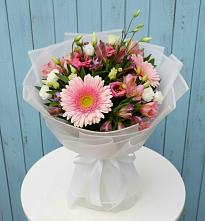 Букет цветов из:  Герберы, Альстромерии и Лизиантусы #REPLACE_PRED# Зеленогорском