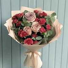 Букет цветов из:  Гвоздики и Розы в Зеленогорском
