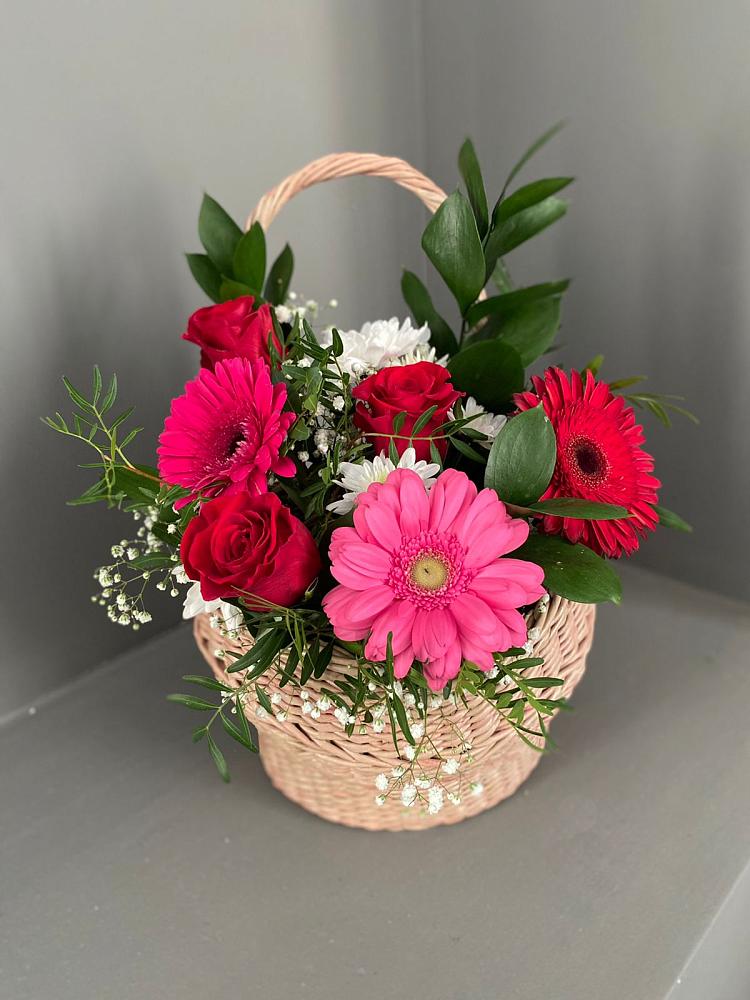 Цветочная композиция из Розы, Хризантемы и Герберы в корзине в Зеленогорском