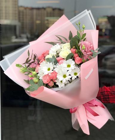 Букет цветов из: Розы, Лизиантусы и Хризантемы в Зеленогорском